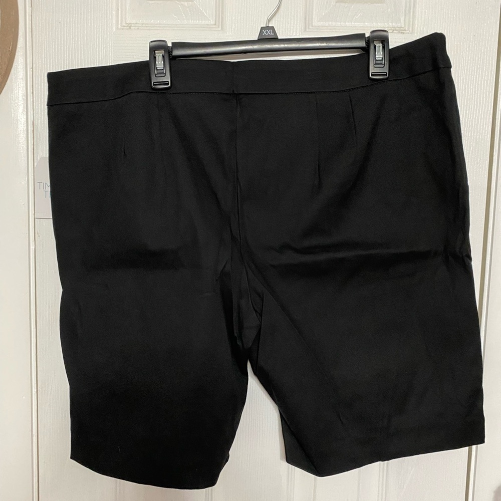 Time and Tru Women's Black Bermuda Shorts